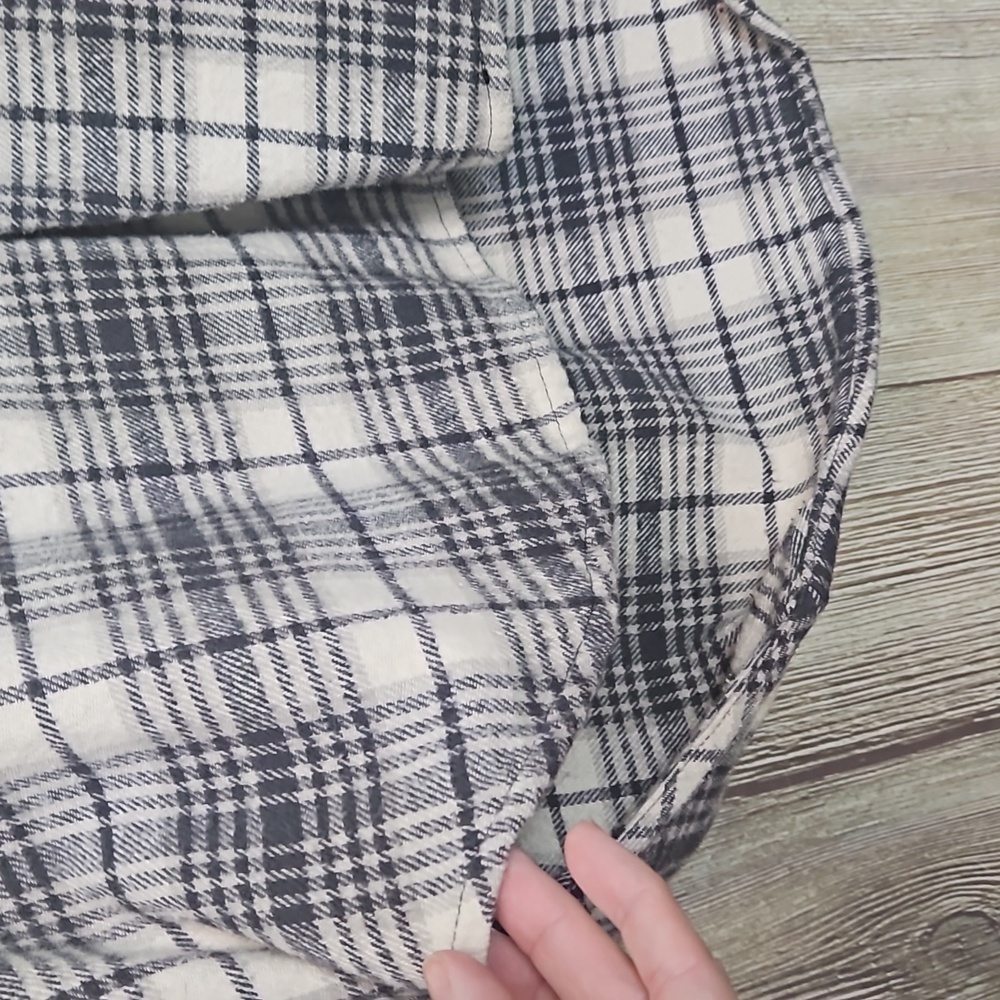 French Connection Flannel Shirt Sz XS Cream BLK Popover Plaid Top - Picture 3 of 7